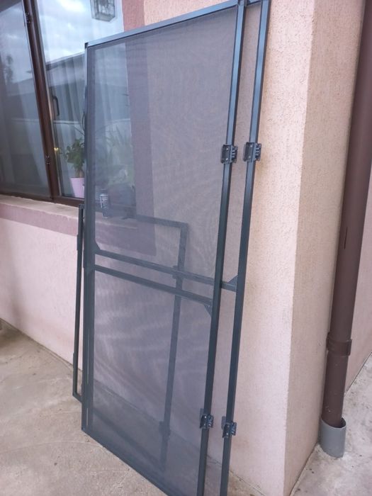 Plase tantari pvc usi si ferestre