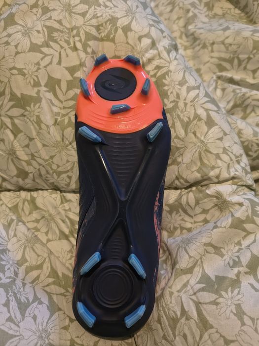 Vând ghete de fotbal