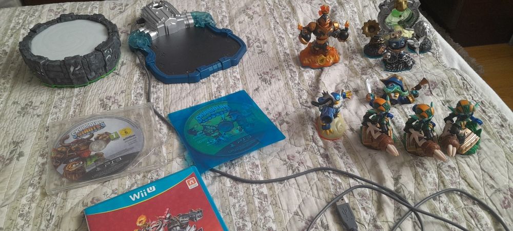Set te figurine skylanders la 80 de lei