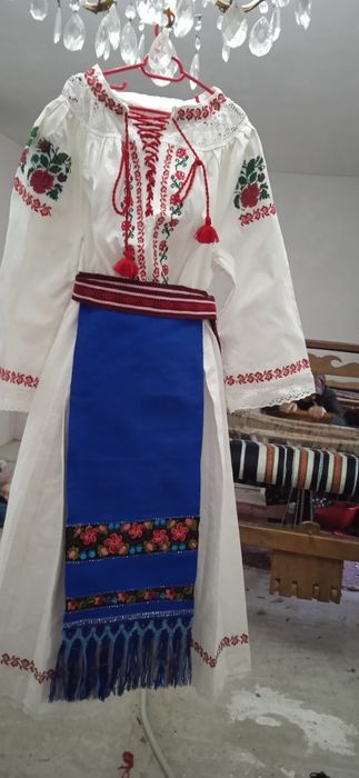 Costum Popular Autentic