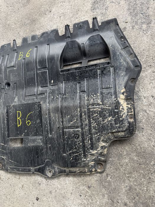 Scut motor volkswagen passat b6 oem original cod produs 3C0825237