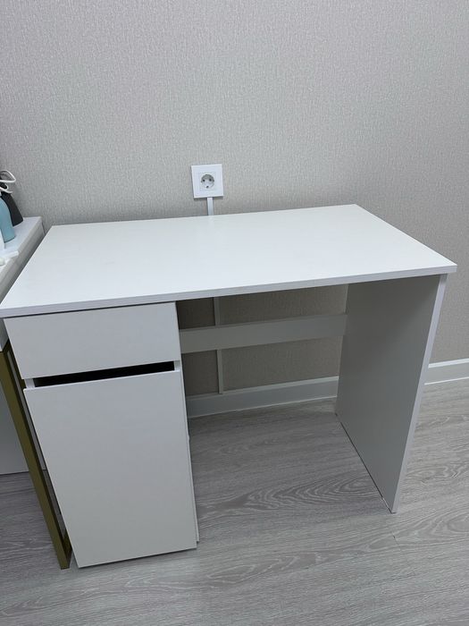 Парта с полками