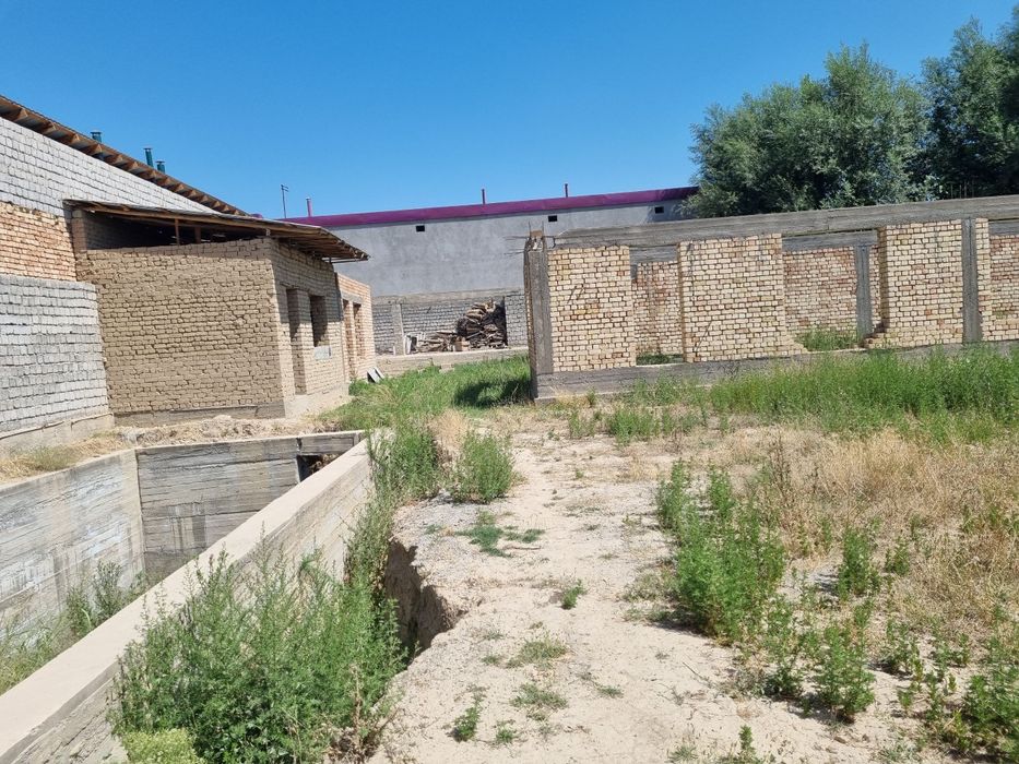 Сотилади ховли Ер 4та хона коробка. Заннги ота