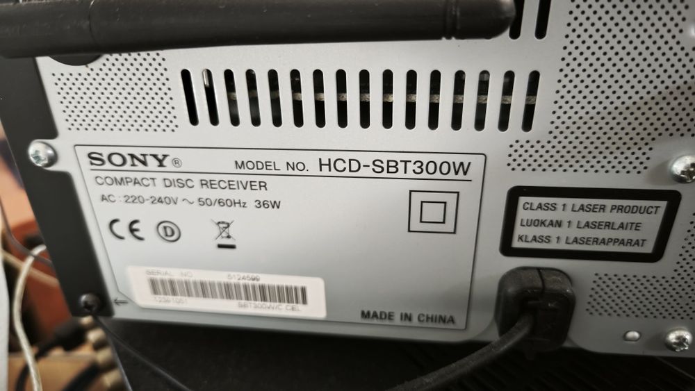 Sistem audio cu bluetooth  SONY cmt-sbt300w ,cu telecomanda