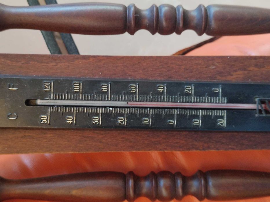 Ceas de perete cu stație meteo