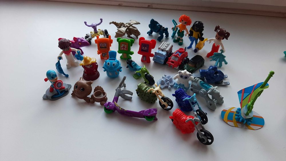 Продам игрушки киндер сюрприз