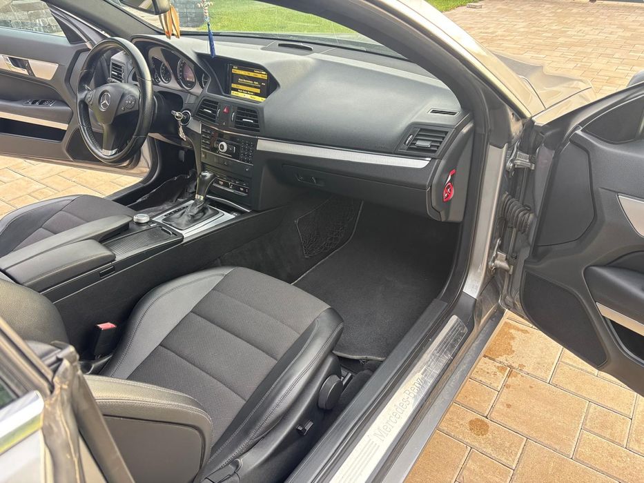 Schimb Vând 8500 euro  Mercedes Benz E220 coupe