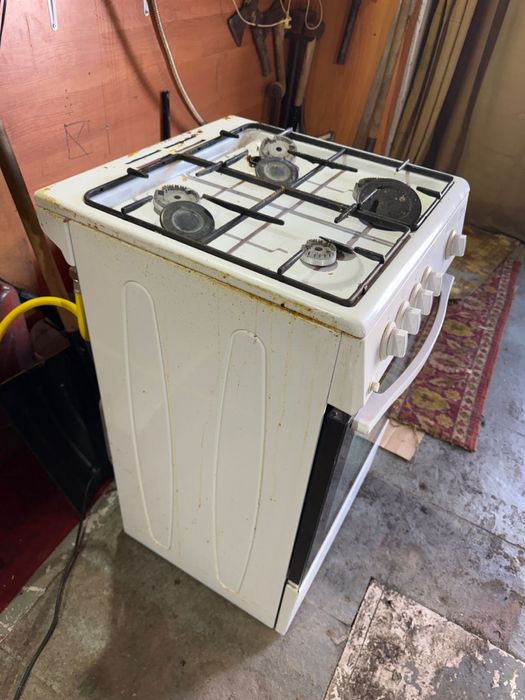 Продам газовую плиту