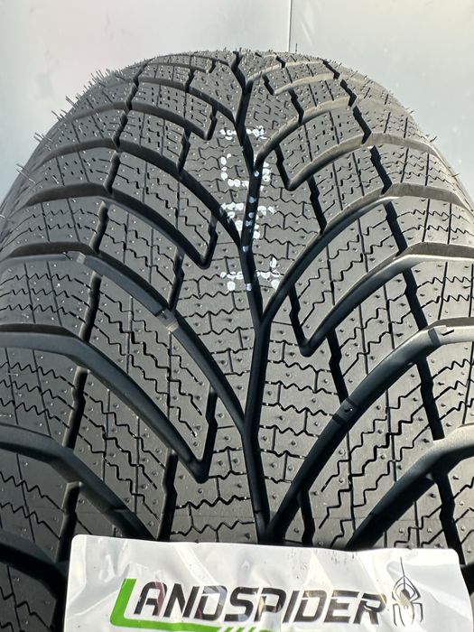 Нови Зимни Гуми LANDSPIDER SNOWTRAXX H/P 215/60R17 96H 2156017