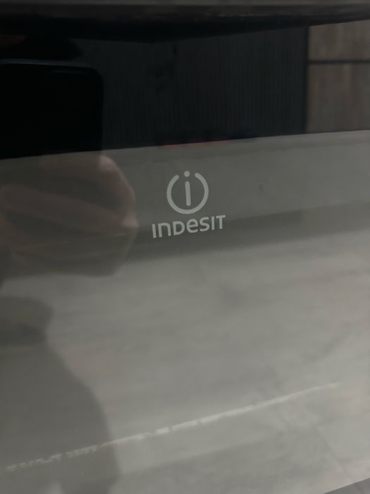 Продам газ плиту indesit