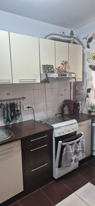 Bucatarie completa crem/maro + electrocasnice – 3,20 m
