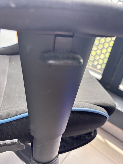 Scaun gaming cu defect