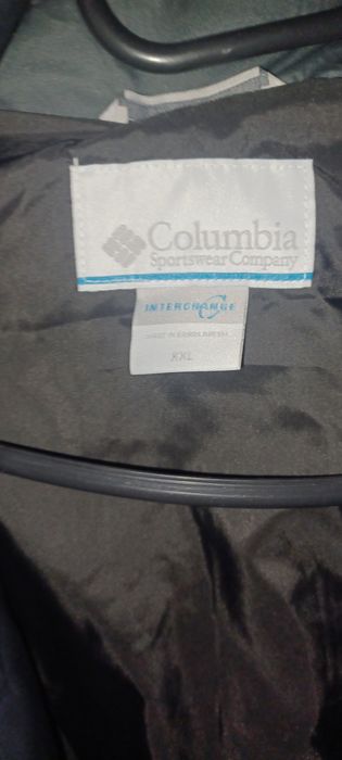 Vând geaca columbia cu doua  fete , de ploaie  de anotimp  toamna-iarn