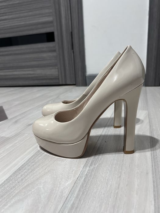 Продам несколько женской обуви