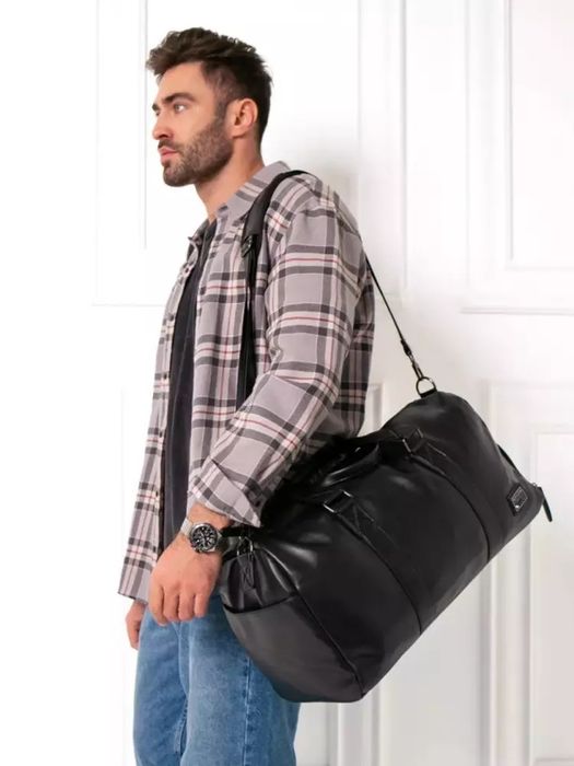 Sayohat uchun maxsus sumkalar sotuvga kildi