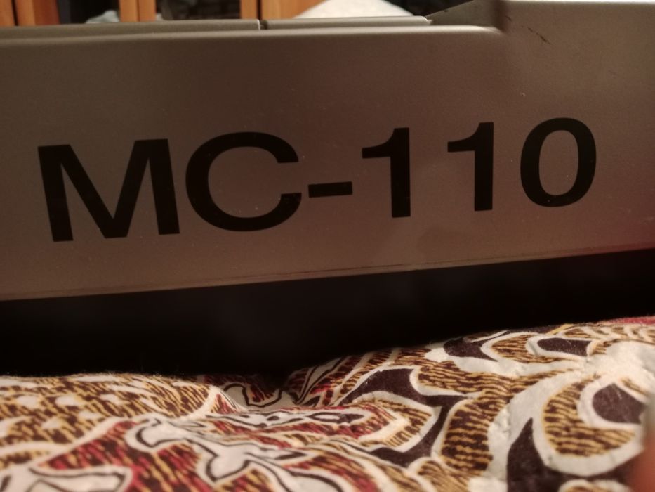 Синтезатор MC-110