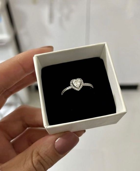 Кольцо Pandora «Возышенное сердце»