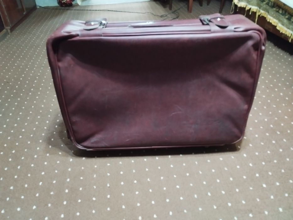 Чемодан Чехословакия кожа б/у