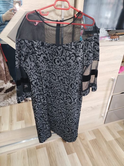 Vând rochite  in stare perfecta