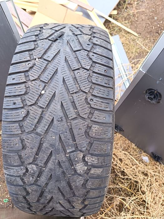 Продам зимные шины r20 2шт
