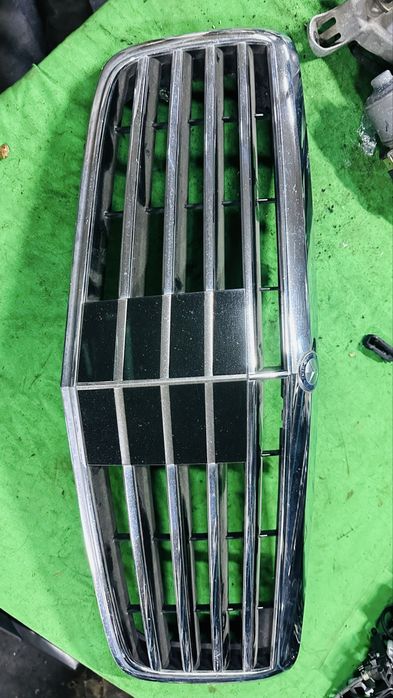 W211 рестайлинг решетка с дистроником E63 AMG авторазбор мерседес бу