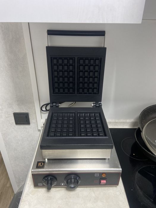 Продаем прoмышленную вафельницу