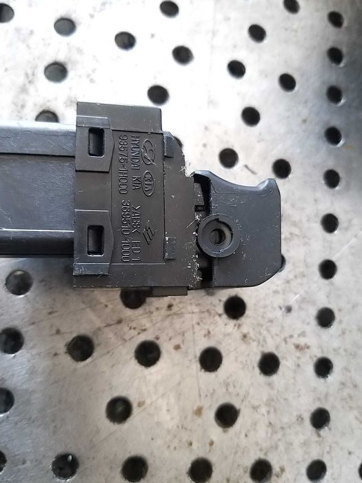 Buton geam electric dreapta fata hyundai ix20 935751h000