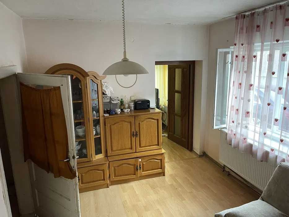 Casă 5 camere + teren 1475 mp + utilități – Pericei