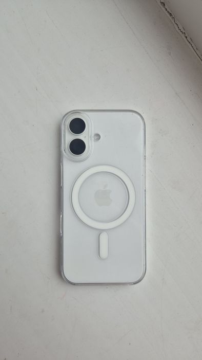 iPhone 17  white