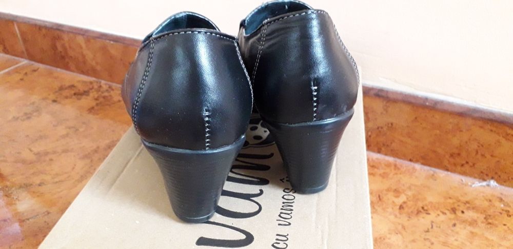 Pantofi piele naturală mărimea 38
