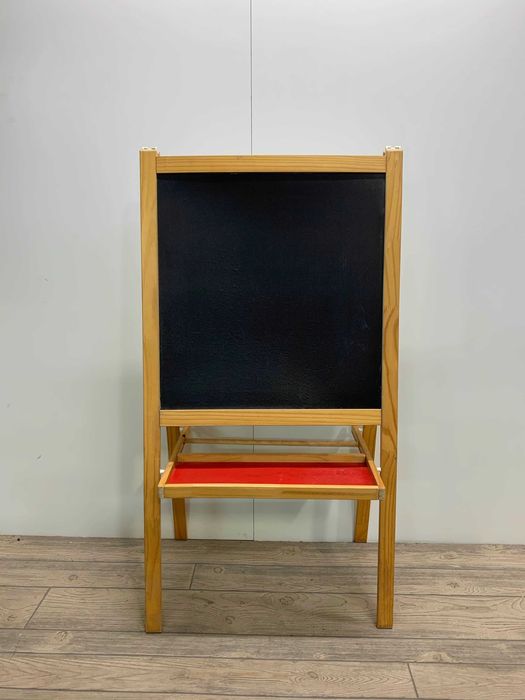 Șevalet IKEA – Stabil și Perfect pentru Artiști Mari și Mici