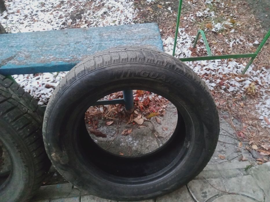 Продам зимние шипованные резины