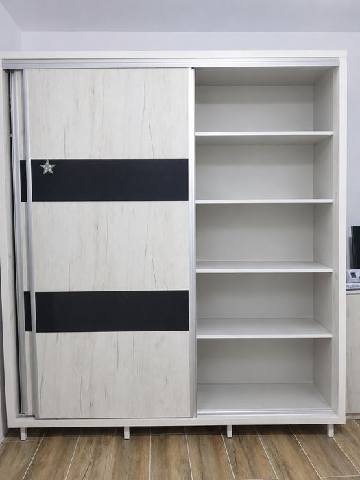 Vând dressing,H-1.80,L-1.80,l-0.60 ,vechime 3 ani,