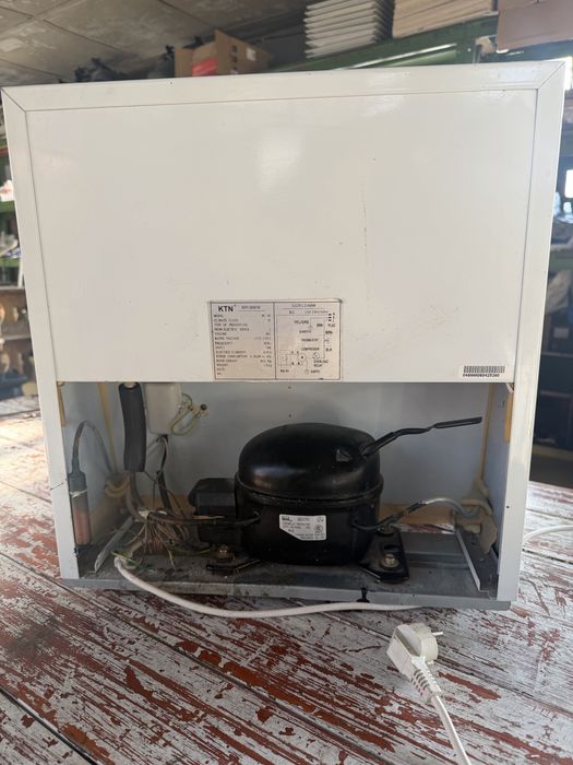 Малък хладилник с компресор KTN