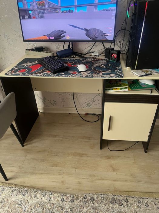 Рабочий стол, шкаф