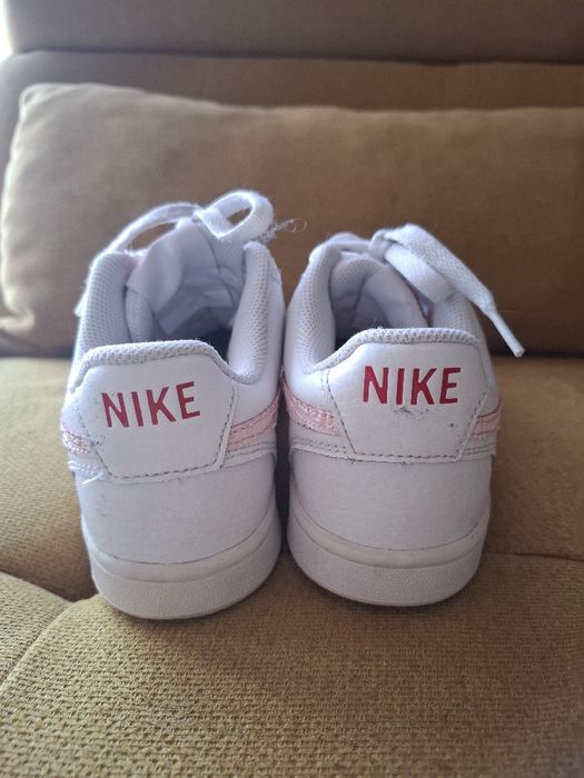 Маратонки за момиче Nike