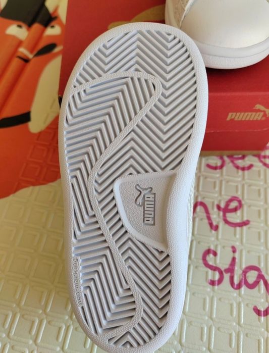 Vând adidași Puma Marimea 22