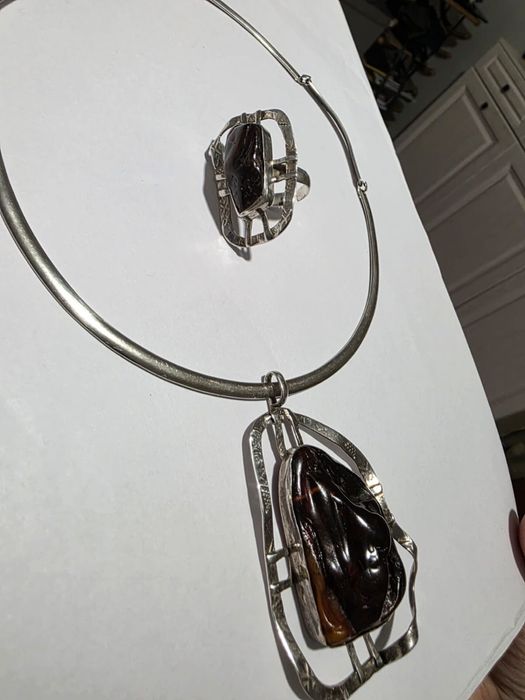 Продам эксклюзивый комплект набор серебрный колье и кальцо авторским д