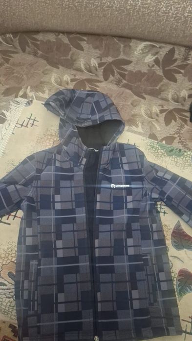 Продам куртку на мальчика