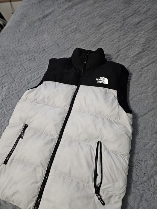 Vesta The north face , o culoare deosebita care v a intoarce priviri