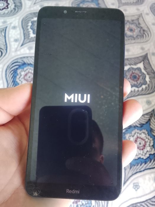 Redmi sotiladi yaxshi xolatda