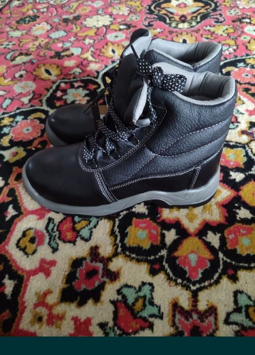 Продам Спец обувь