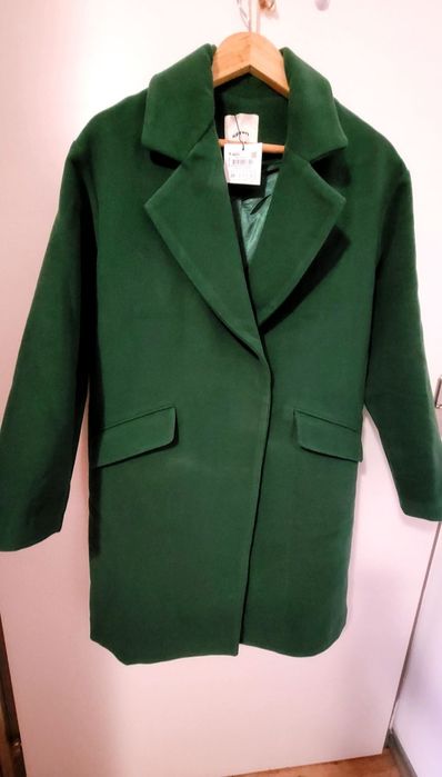 Palton nou, cu eticheta