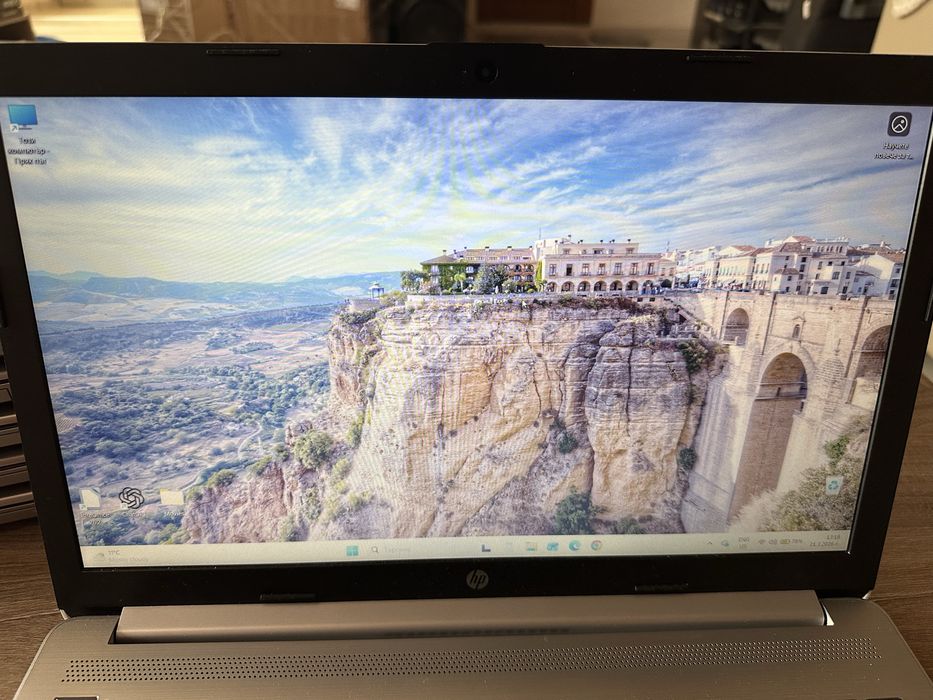 Лаптоп HP 250 G7.     I7 / 8 GB Ram / 512 GB SSD