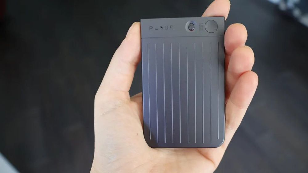 Записывает телефонные разговоры в iPhone. Умное устройство Plaud Note