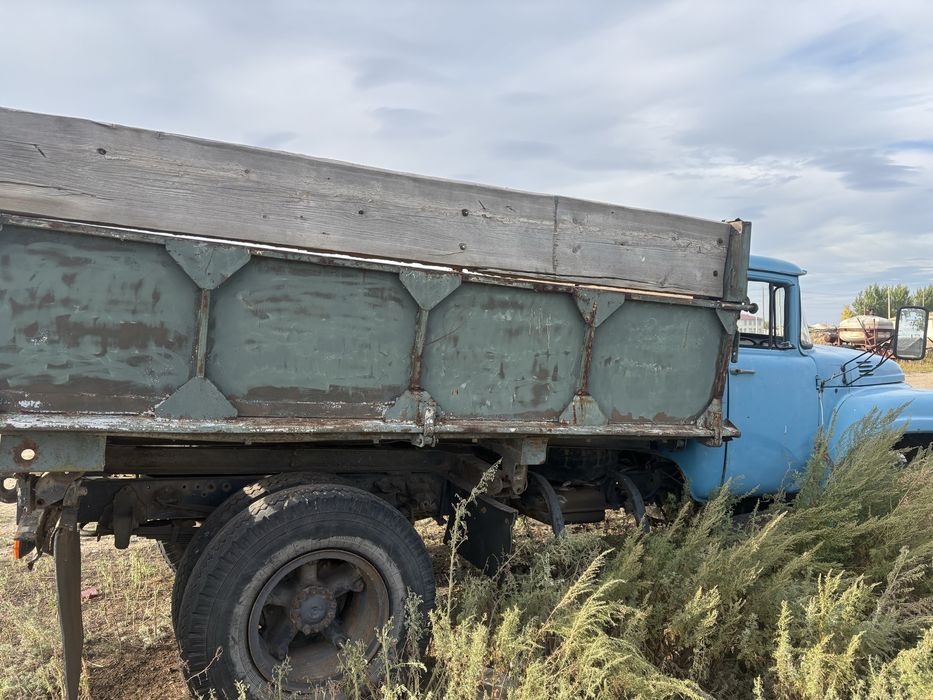 Продаеться зил..