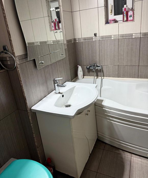 Închiriez apartament