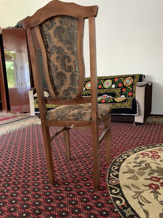 stul 8 ta bor sotiladi