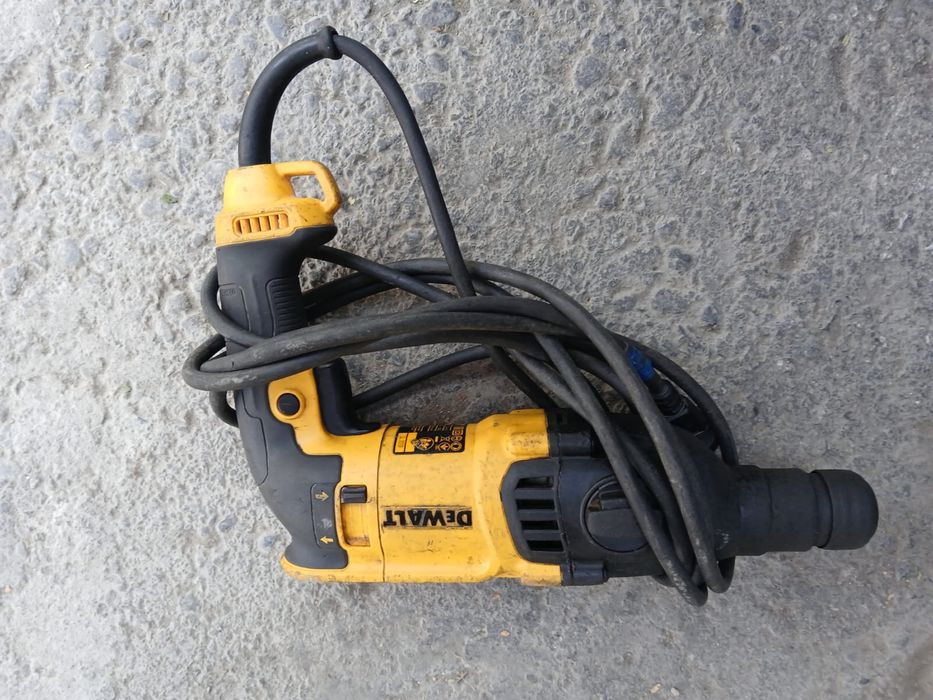 DeWalt D25133-KS продам перфоратор