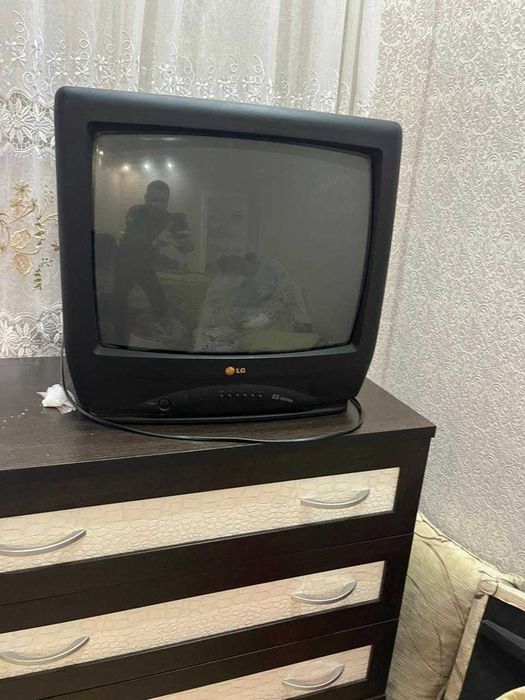 продам б/у телевизор